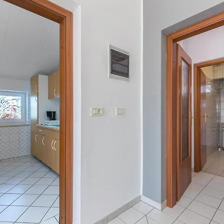 2 Bedroom Amazing In Appartamento