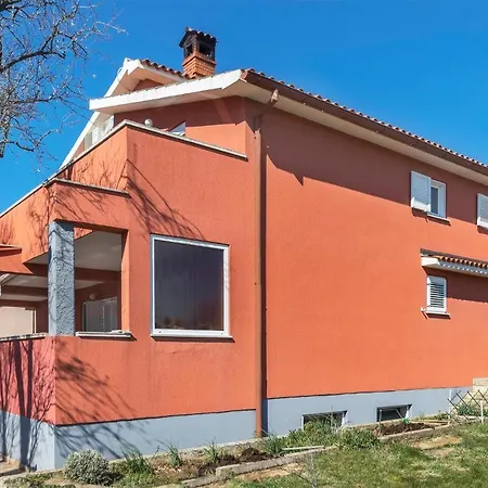 2 Bedroom Amazing In Pola
